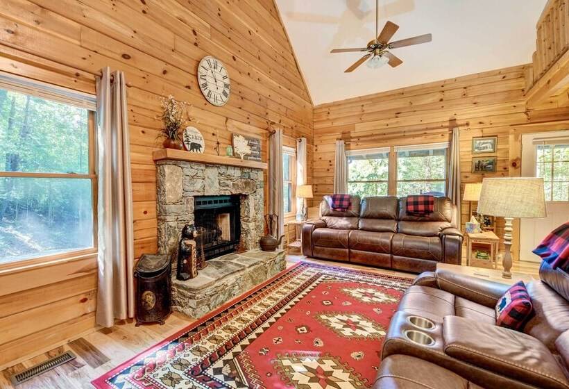 Waynesville Cabin W/ Covered Deck & Fire Pit!