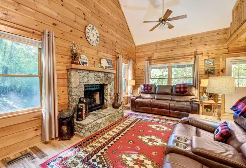 Waynesville Cabin W/ Covered Deck & Fire Pit!