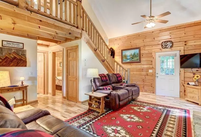 Waynesville Cabin W/ Covered Deck & Fire Pit!