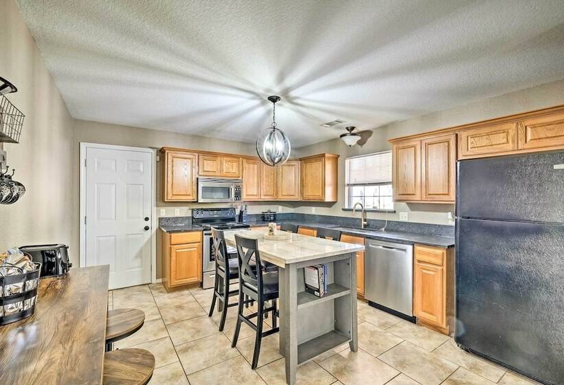 2 Mi To Historic Sites: Cozy Fort Smith Home!