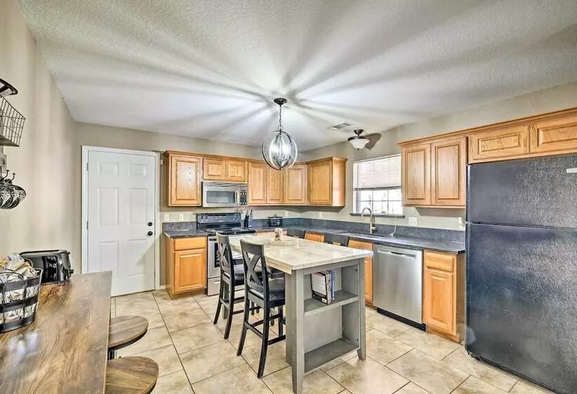 2 Mi To Historic Sites: Cozy Fort Smith Home!