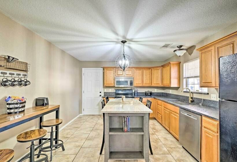 2 Mi To Historic Sites: Cozy Fort Smith Home!