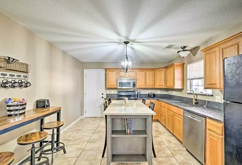 2 Mi To Historic Sites: Cozy Fort Smith Home!