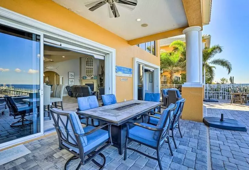 Apollo Beach House W/ Private Pool + Hot Tub