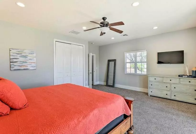 Apollo Beach House W/ Private Pool + Hot Tub