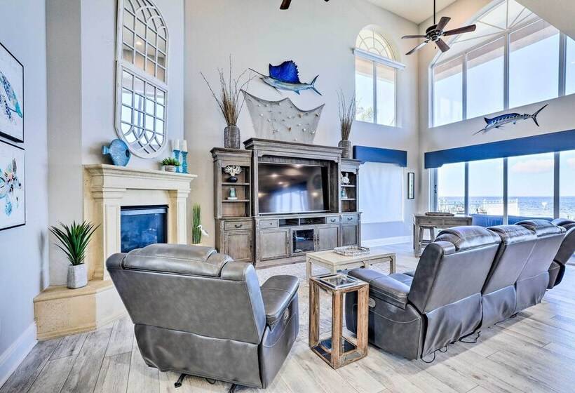 Apollo Beach House W/ Private Pool + Hot Tub