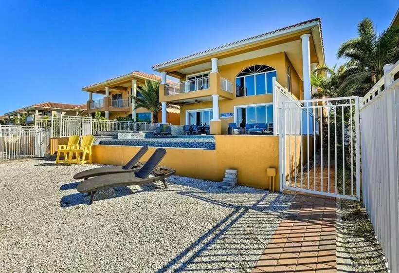 Apollo Beach House W/ Private Pool + Hot Tub