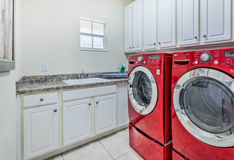Apollo Beach House W/ Private Pool + Hot Tub