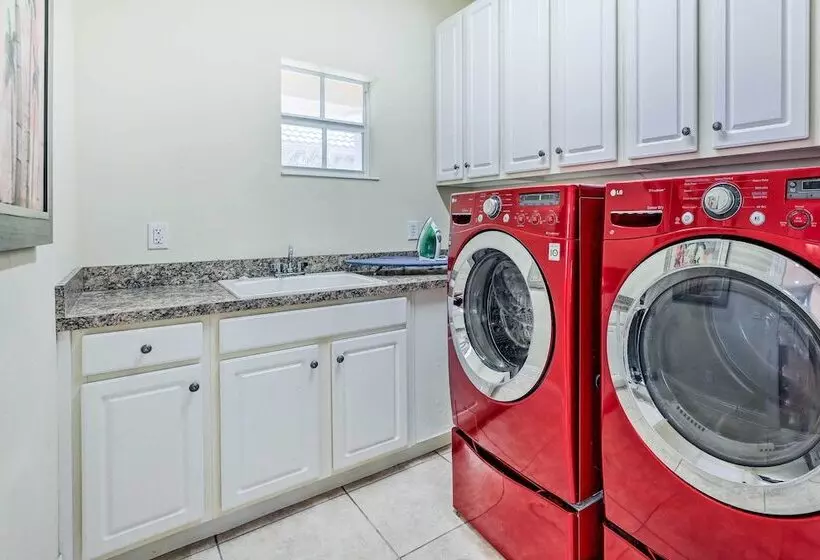 Apollo Beach House W/ Private Pool + Hot Tub