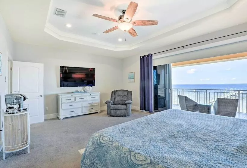 Apollo Beach House W/ Private Pool + Hot Tub