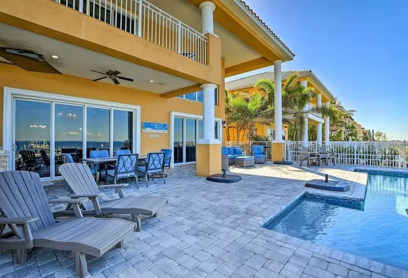 Apollo Beach House W/ Private Pool + Hot Tub