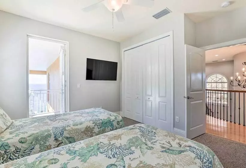 Apollo Beach House W/ Private Pool + Hot Tub