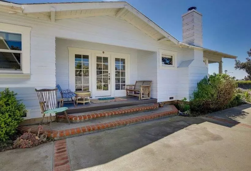 Beautiful South Oceanside Bungalow: 1 Mi To Beach!
