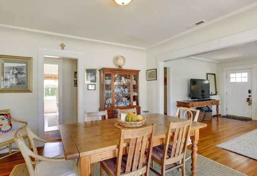 Beautiful South Oceanside Bungalow: 1 Mi To Beach!