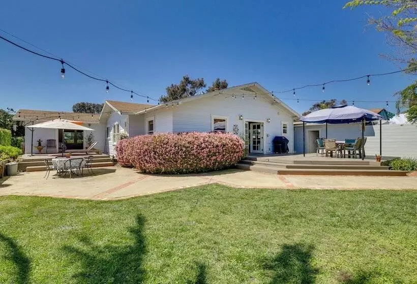 Beautiful South Oceanside Bungalow: 1 Mi To Beach!