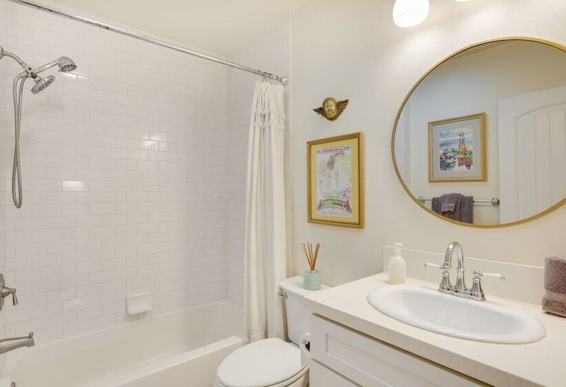 Beautiful South Oceanside Bungalow: 1 Mi To Beach!