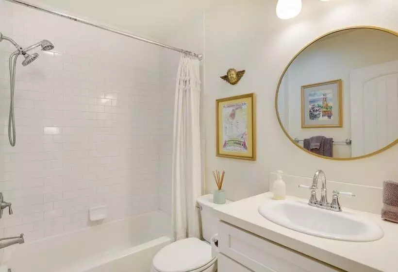 Beautiful South Oceanside Bungalow: 1 Mi To Beach!