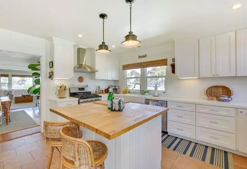 Beautiful South Oceanside Bungalow: 1 Mi To Beach!