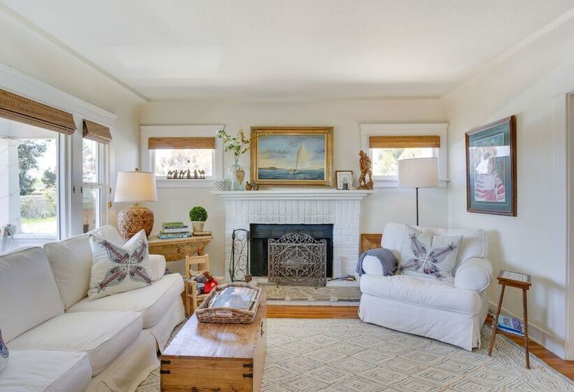 Beautiful South Oceanside Bungalow: 1 Mi To Beach!