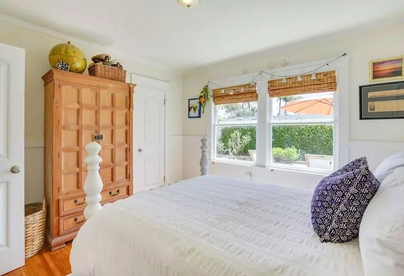 Beautiful South Oceanside Bungalow: 1 Mi To Beach!