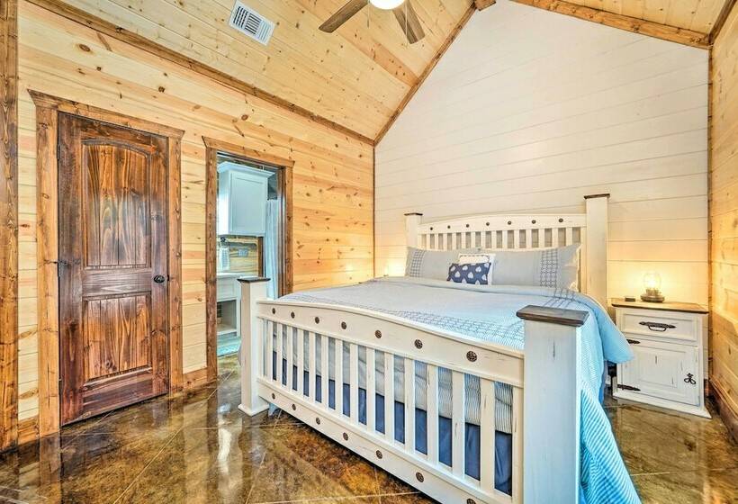 Broken Bow Cabin W/ Covered Deck & Hot Tub!