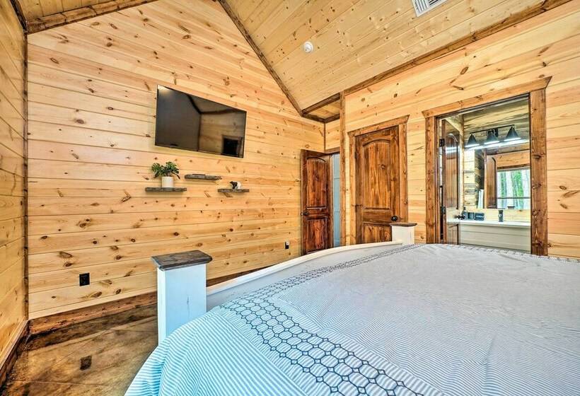 Broken Bow Cabin W/ Covered Deck & Hot Tub!