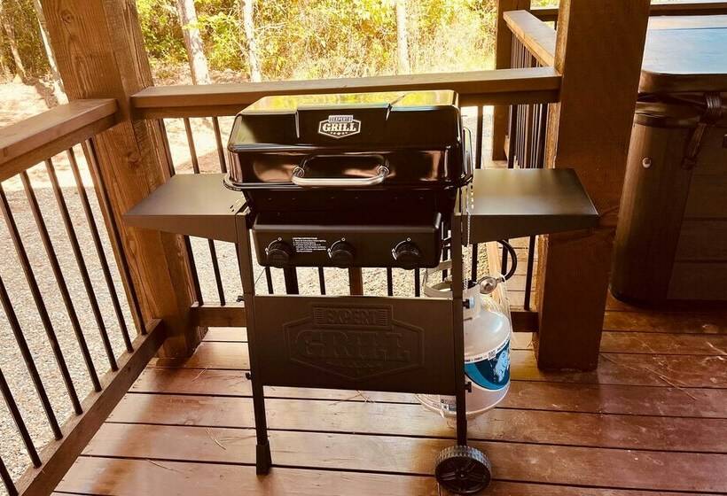 Broken Bow Cabin W/ Covered Deck & Hot Tub!