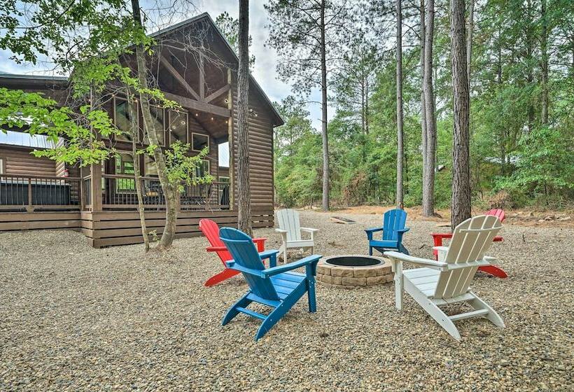 Broken Bow Cabin W/ Covered Deck & Hot Tub!