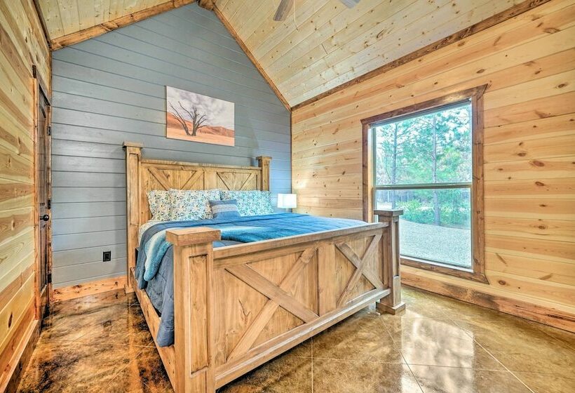 Broken Bow Cabin W/ Covered Deck & Hot Tub!