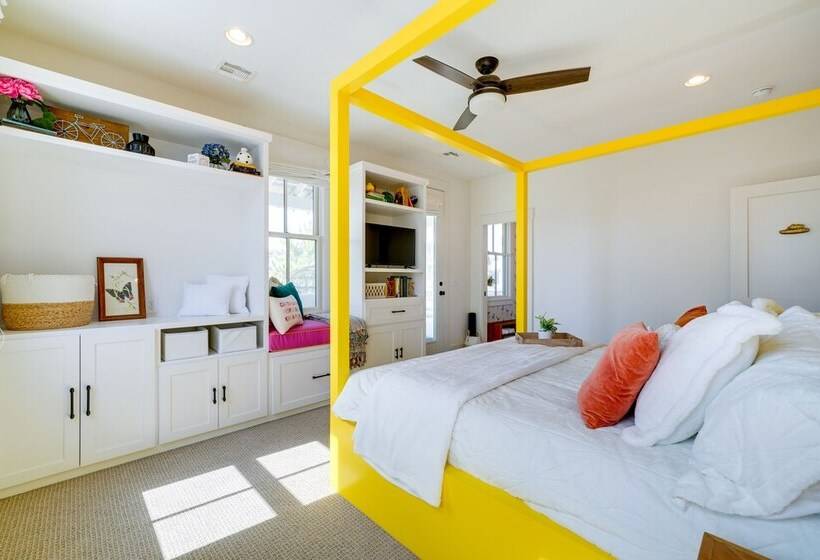 Carlton Landing Home W/ Poolside Lake View!