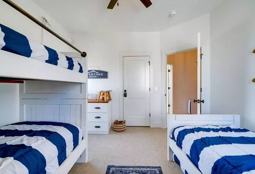 Carlton Landing Home W/ Poolside Lake View!