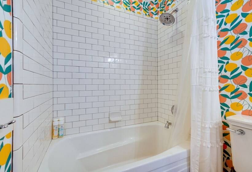 Carlton Landing Home W/ Poolside Lake View!