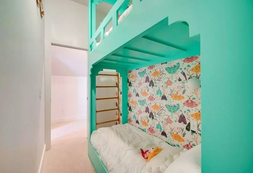 Carlton Landing Home W/ Poolside Lake View!