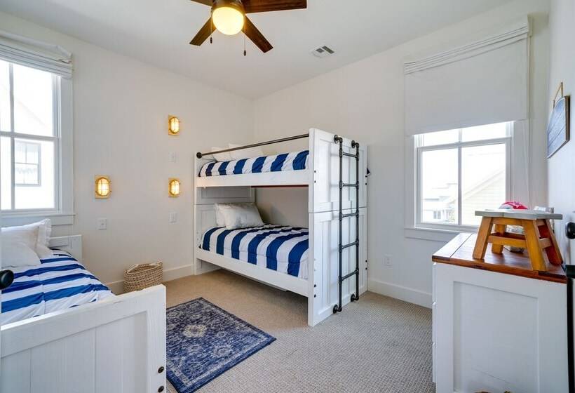 Carlton Landing Home W/ Poolside Lake View!