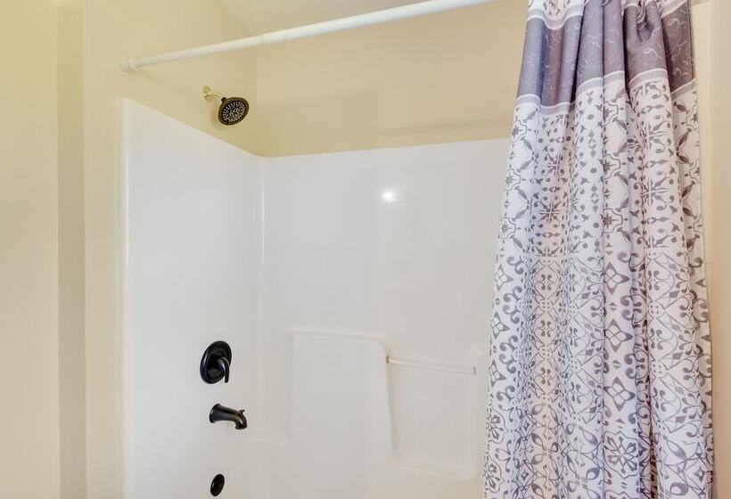 Charming Cottage Near Clemson & Lake Hartwell!