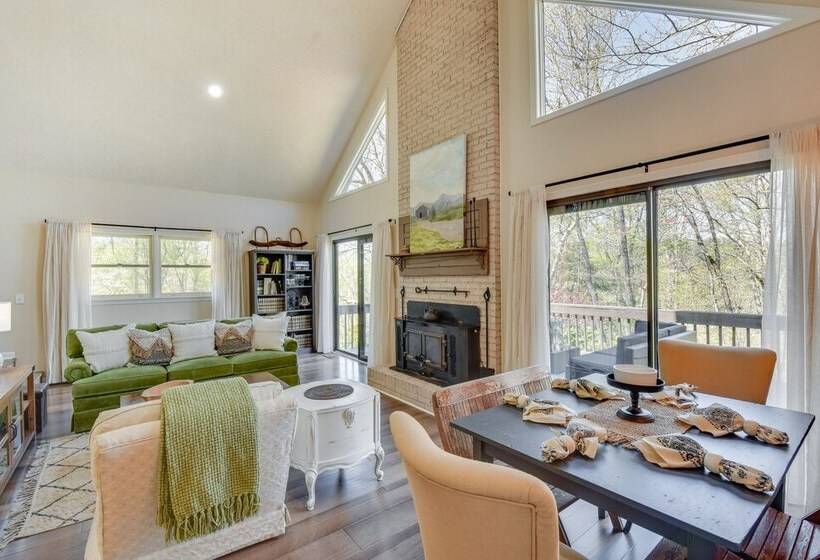 Charming Cottage Near Clemson & Lake Hartwell!