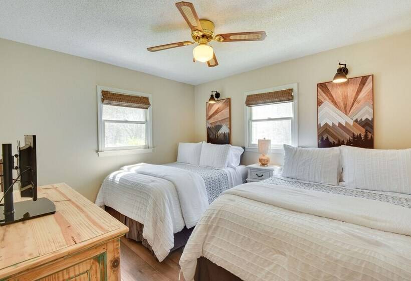 Charming Cottage Near Clemson & Lake Hartwell!