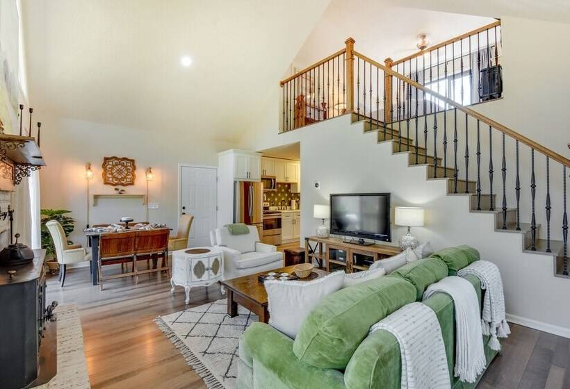 Charming Cottage Near Clemson & Lake Hartwell!