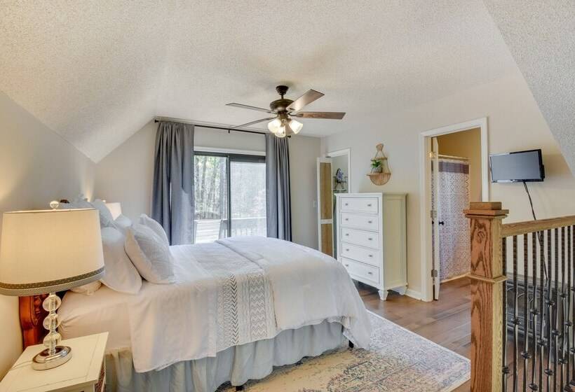 Charming Cottage Near Clemson & Lake Hartwell!