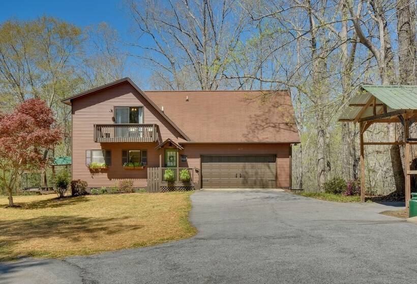 Charming Cottage Near Clemson & Lake Hartwell!