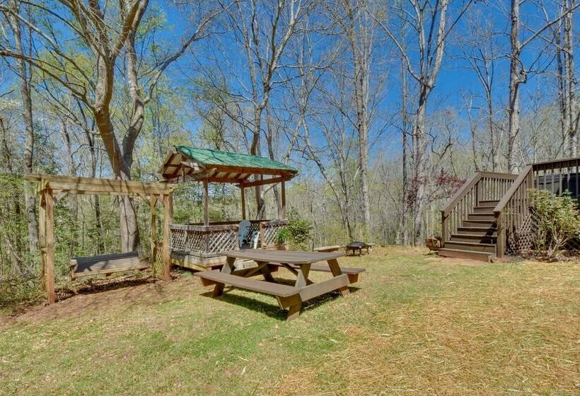Charming Cottage Near Clemson & Lake Hartwell!