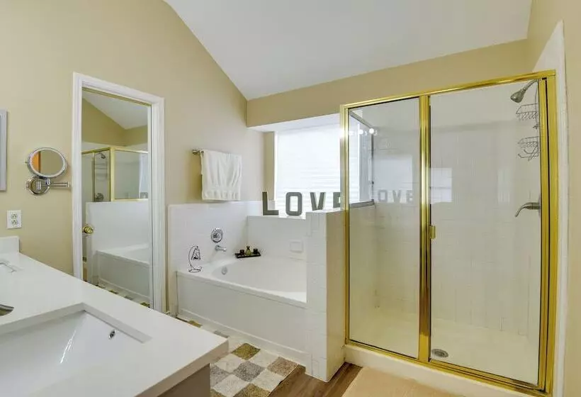 16 Mi To Downtown Dallas: Spacious Cedar Hill Home