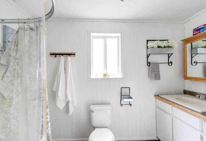 Charming Montrose Family Home: Block To Downtown!