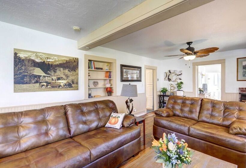 Charming Montrose Family Home: Block To Downtown!