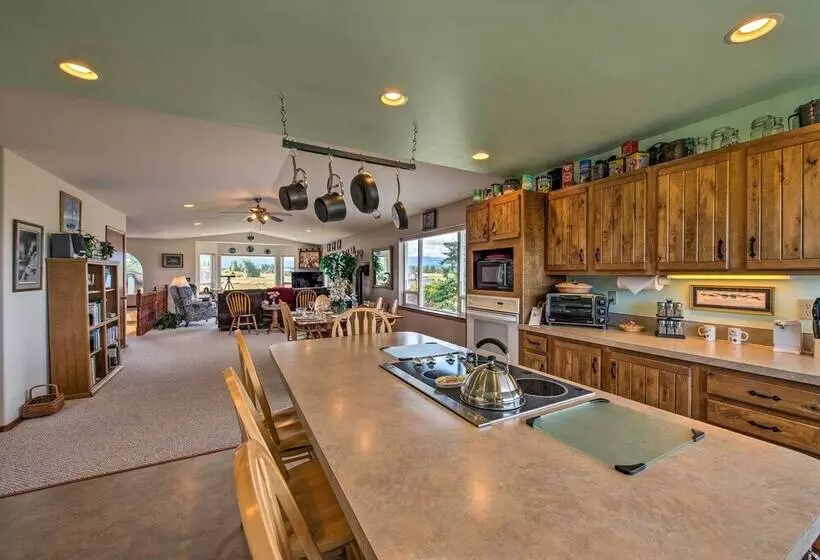 Charming Sequim House W/ Olympic Peninsula Views!