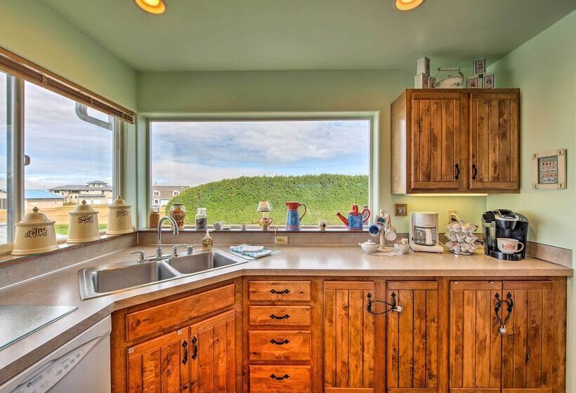 Charming Sequim House W/ Olympic Peninsula Views!