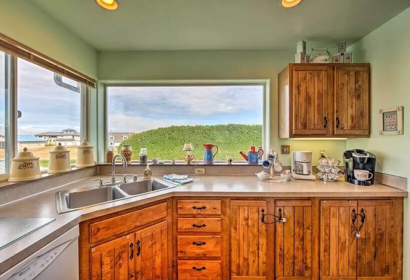 Charming Sequim House W/ Olympic Peninsula Views!