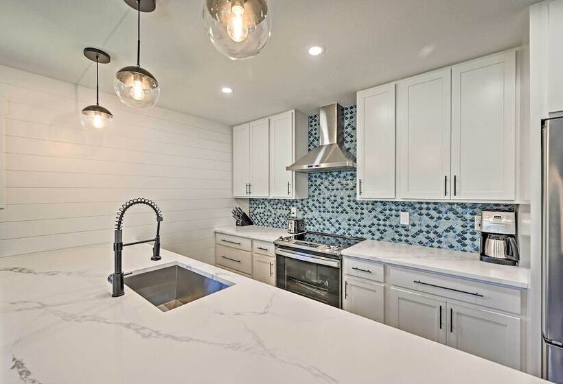 Naples Home W/ Patio < 1 Mi To Beaches!