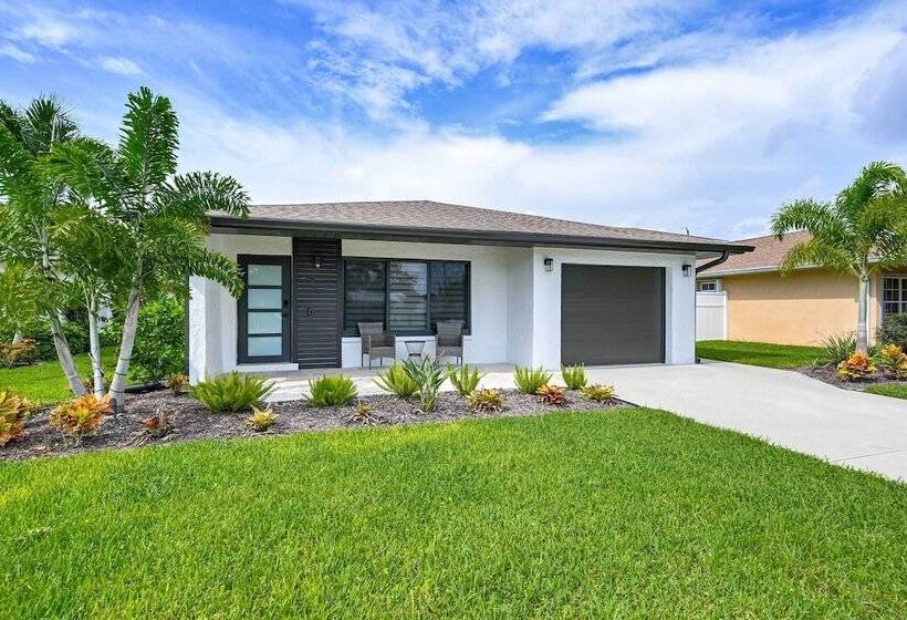 Naples Home W/ Patio < 1 Mi To Beaches!