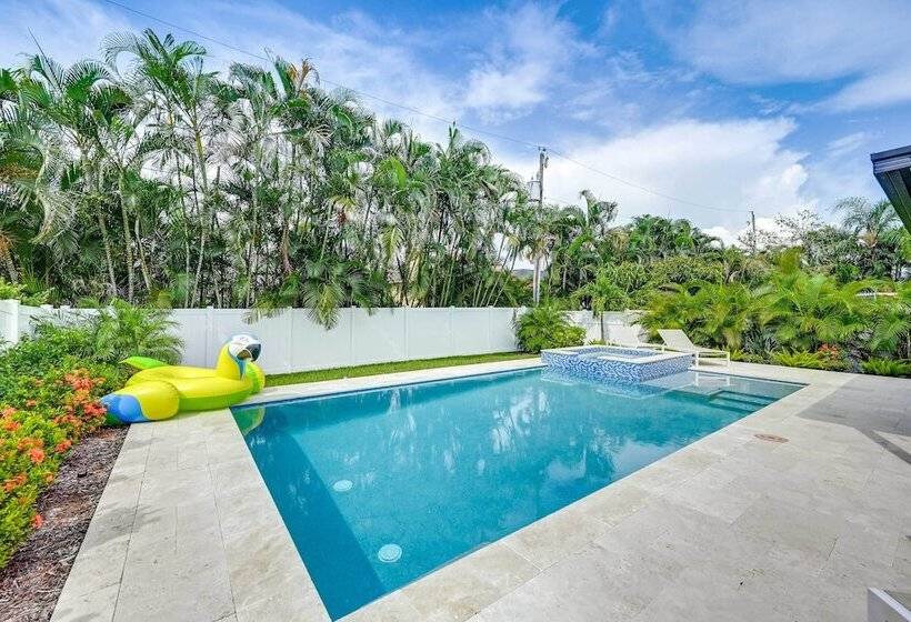 Naples Home W/ Patio < 1 Mi To Beaches!